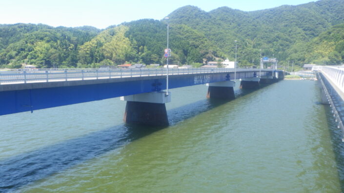 鋼塗装工事：港大橋橋梁補修工事