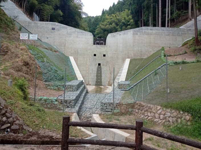 （砂）百合地南川　砂防えん堤工事